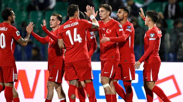 Zeki Çelik Juventus'ta Resmen Takım Arkadaşlarıyla Buluştu