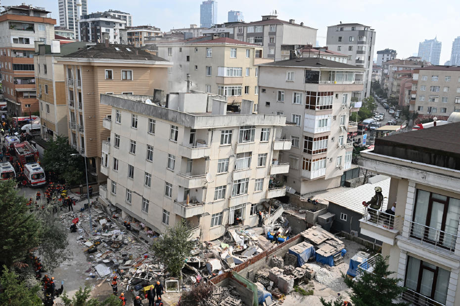 Maltepe'deki bina çökünce e-Devlet'e koştular. Ev sahibi ve kiracılar dikkat