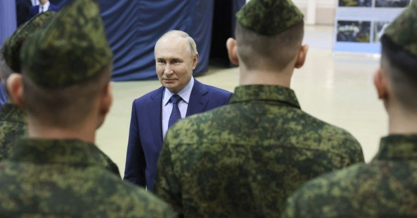 Putin, 150 bin vatandaşı zorunlu askerliğe çağıran kararnameyi imzaladı
