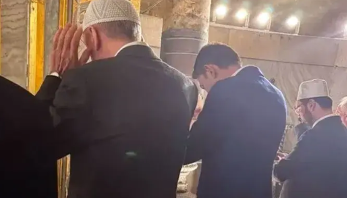 Cumhurbaşkanı Erdoğan, Ayasofya Camii'nde akşam namazını kıldı.