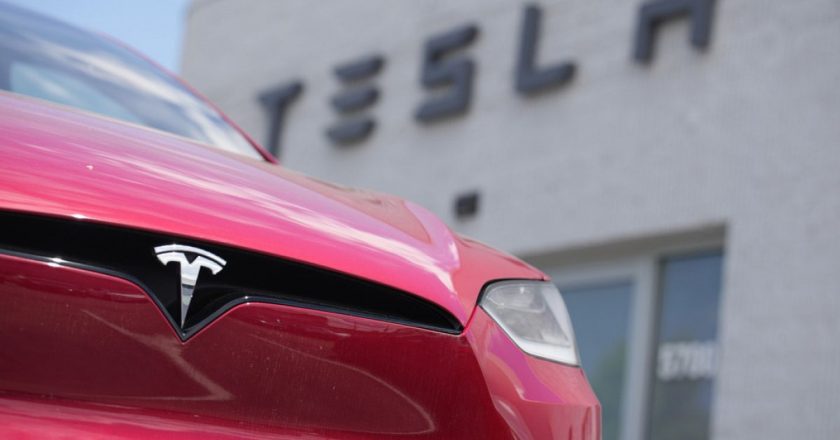 Tesla ve Riyad, Suudi Arabistan'da elektrikli araç fabrikası kurmak için görüşmelerde bulunuyor