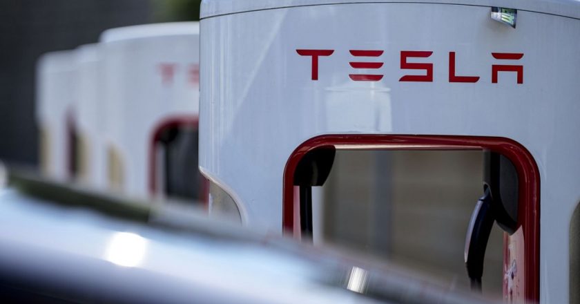 Tesla dünya çapında elektrikli araçların fiyatlarını düşürdü