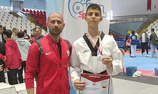 Foça Belediyespor Kulübü Tekvando Şubesi sporcusu Asrın Yağız Büyükyavuz, eleme yarı finalinde altın madalyayla geçti – SPOR