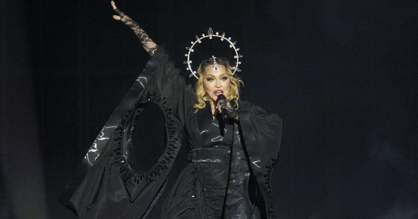 Madonna'nın Copacabana plajındaki ücretsiz konserine 1,6 milyon kişi katıldı