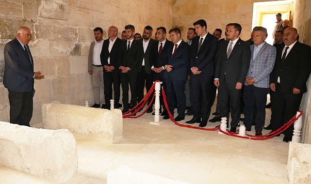 747. Türk Dil Bayramı ve Yunus Emre'yi anma etkinlikleri kapsamında Karamanoğlu Mehmetbey Balkusan'daki mezarı başında anıldı – GÜNDEM
