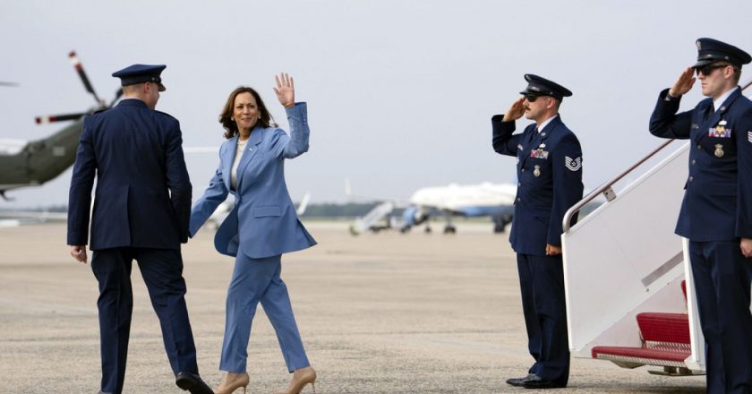 Kamala Harris'in ekibi kampanya reklamlarına 370 milyon dolar harcamayı planlıyor