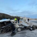 Burdur’da iki otomobil çarpıştı, otomobillerden biri ikiye bölündü: 6 yaralı