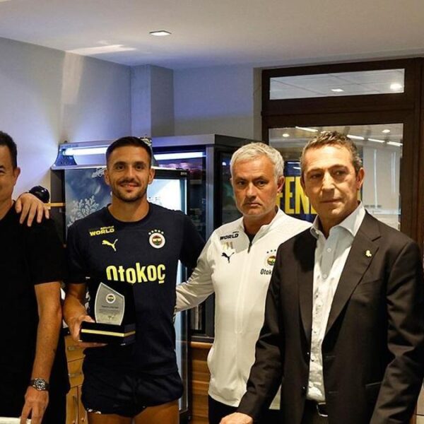 Son Dakika Spor Haberi | Ali Koç, Edin Dzeko ve Dusan Tadice plaket verdi