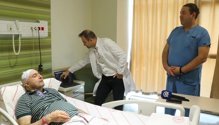 Parkinson hastası, 14 yıllık titreme ve yürüyüş bozukluğundan beyin piliyle kurtuldu