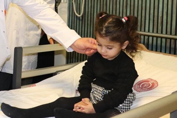 Yanlışlıkla içti, hayatı karardı: Küçük kız 2 yıl ağzından su bile içemedi!