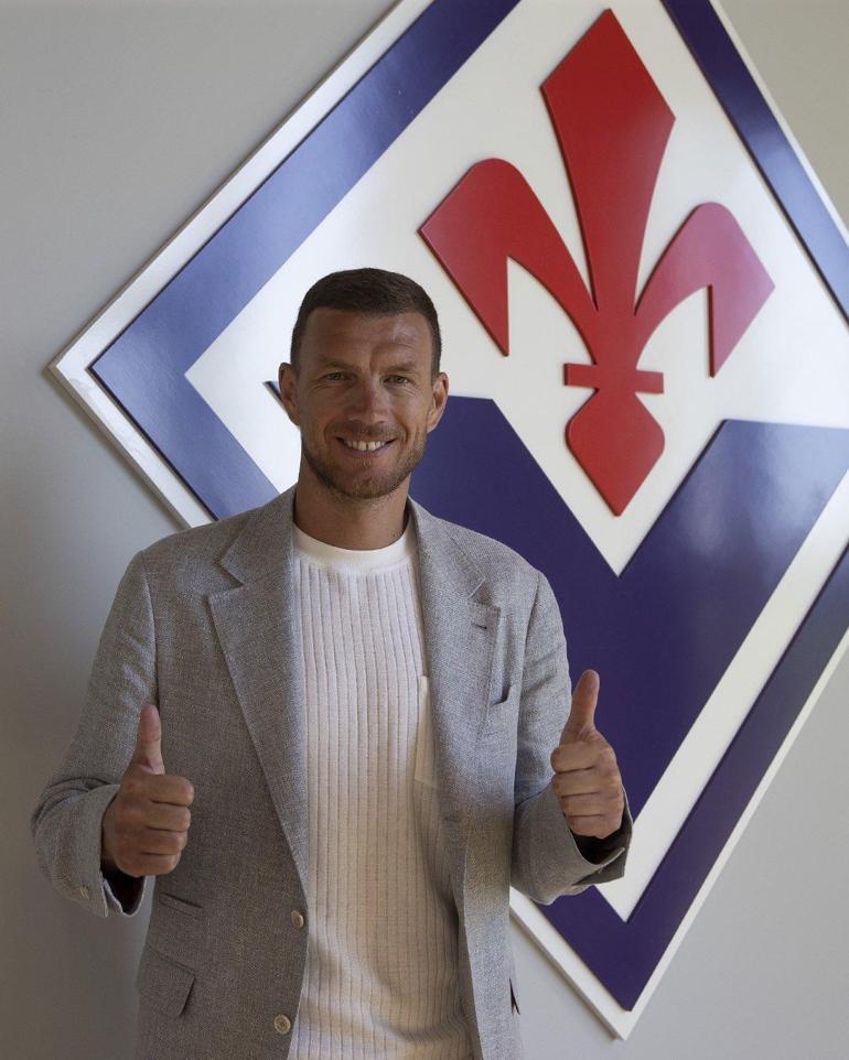 Fenerbahçe'den ayrılan Edin Dzeko, resmi sözleşmeyi imzaladı