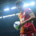 Galatasaray’ın yıldız oyuncusu Gabriel Sara’ya İngiliz devi Manchester United’dan teklif yolda! Cimbom 40 milyon euro talep etti…