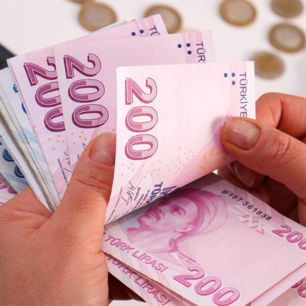 Yaşlı ve engelli aylıkları hesaplara yatırıldı