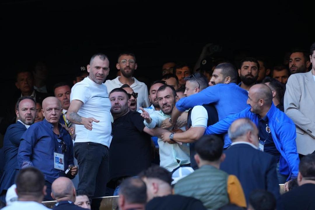 Fenerbahçe Kongresi'nde kan basıncı arttı! Koç ve Sadaettin Saran Supporters 2 Wings arasında bir kavga vardı
