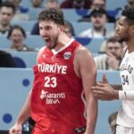 Giannis Antetokounmpo Türk bayrağına hakaretinin ardından özür mesajı yayınladı! Ortak fotoğraf paylaştılar…