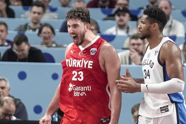 Giannis Antetokounmpo Türk bayrağına hakaretinin ardından özür mesajı yayınladı! Ortak fotoğraf paylaştılar…