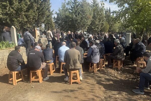 Kahramanmaraş’ta eski eşinin öldürüldüğü kadın ile annesinin cenazeleri defnedildi