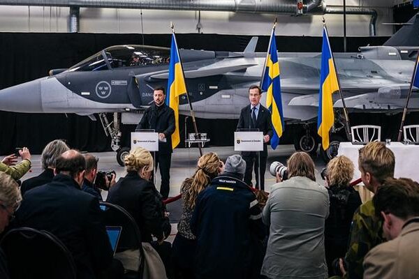 Ukrayna, İsveç’ten Gripen savaş uçağı filosu alacak