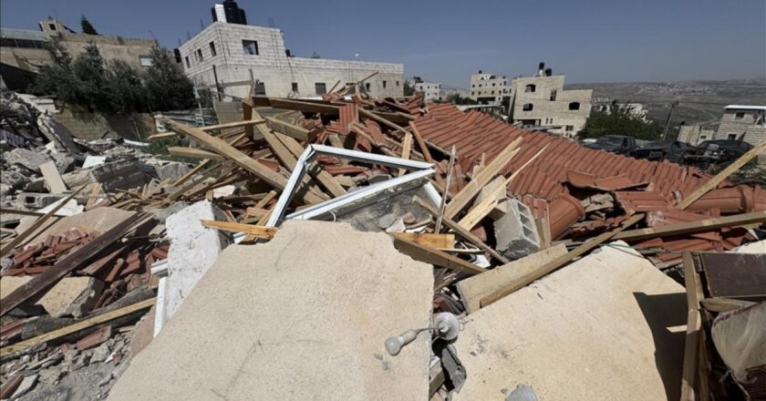 İsrail, işgal altındaki Doğu Kudüs’te Filistinli vatandaşa kendi evini zorla yıktırdı