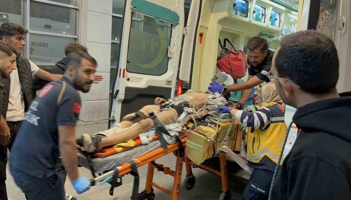 Otomobille çarpışan motosikletin sürücüsü ağır yaralandı