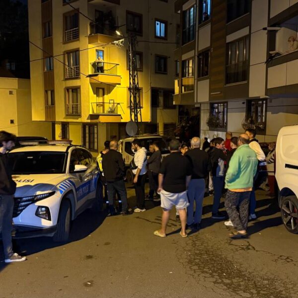 Yokuş aşağı inen sürücü 8 araca çarptı