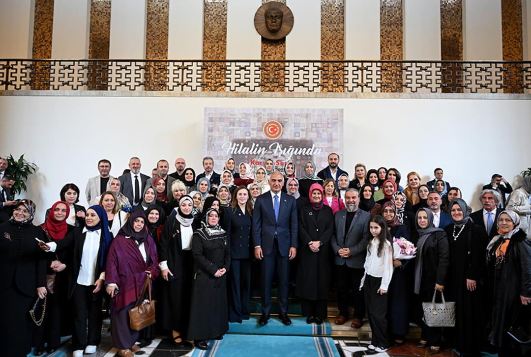 Türk Kızılayı işbirliğiyle TBMM'de Gazze'yi konu alan resim sergisi açıldı. 4