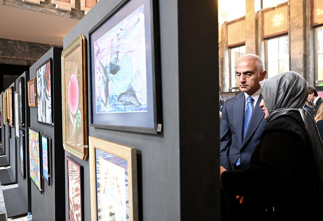 Türk Kızılayı işbirliğiyle TBMM'de Gazze'yi konu alan resim sergisi açıldı. 3