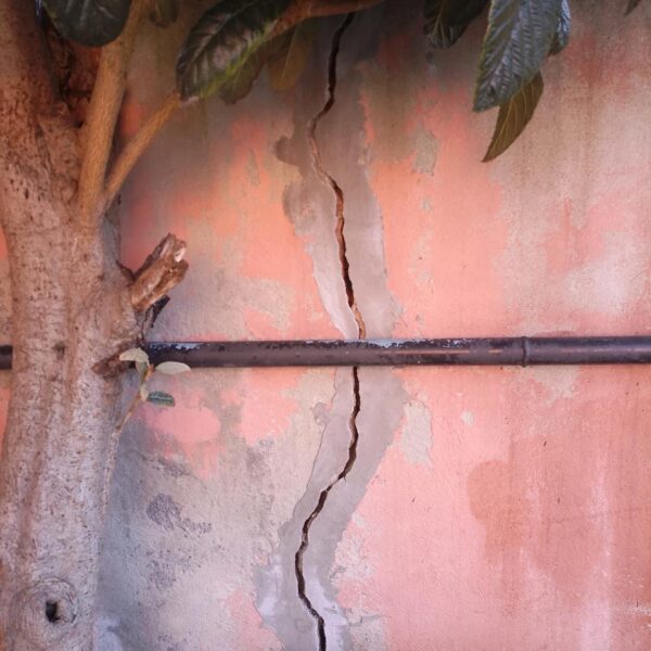 Beykoz’da çatlak binalar boşaltıldı